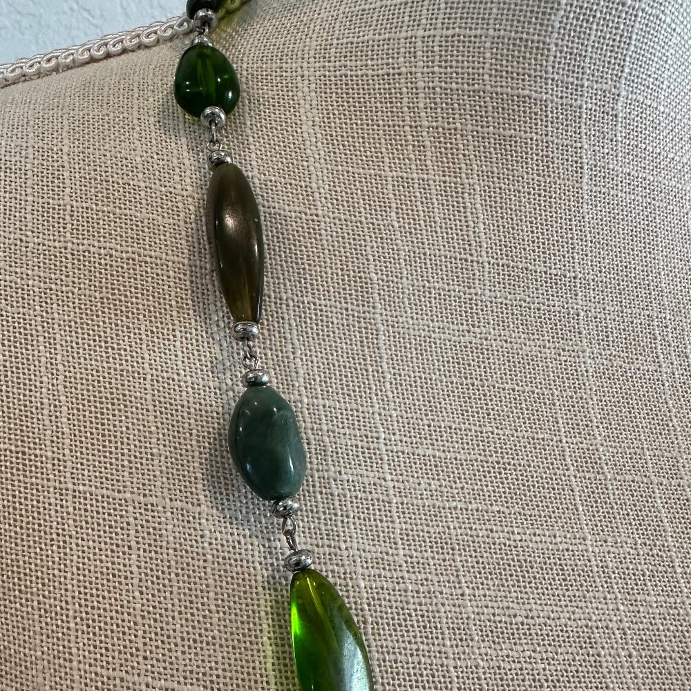 Vintage Acrylic Beaded Necklace - Picture 3 of 5